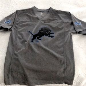 Kids medium lions shirt